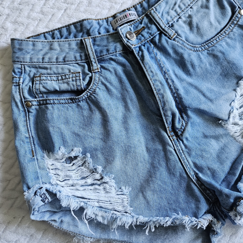 Fashion Nova Hi-Rise Cut-Off Denim Shorts Size Medium (28) - Picture 3 of 12